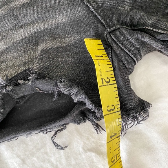 2/$40💜 CLOSET CLEAN OUT: American Eagle black washed denim shorts - Picture 9 of 9